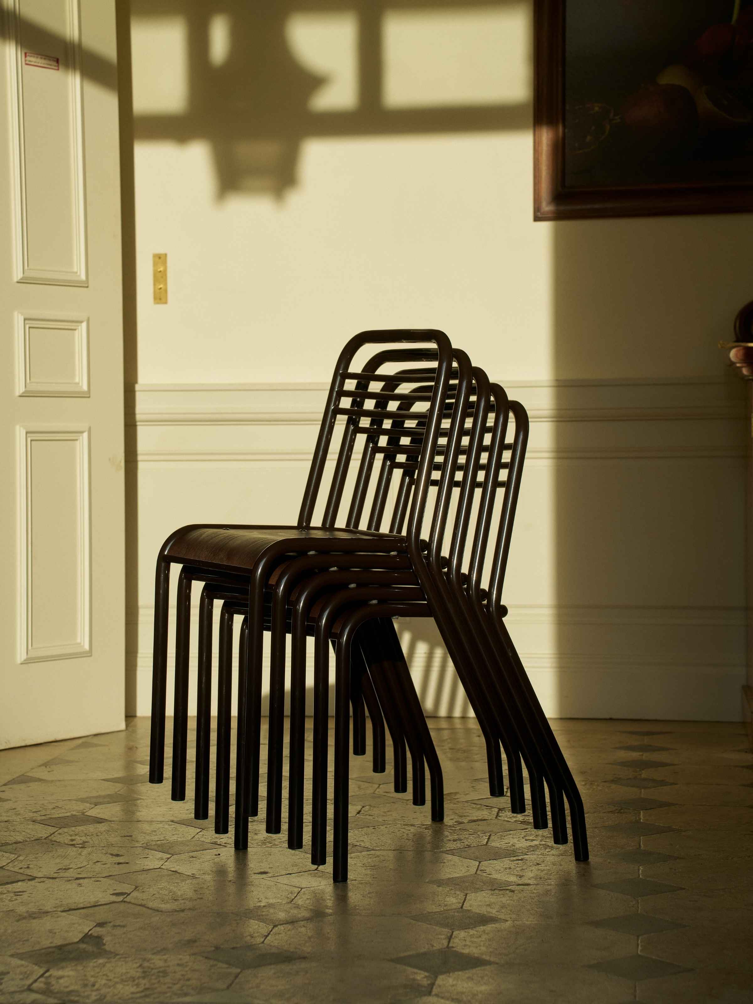 UD chair with wooden seat - Dark Black