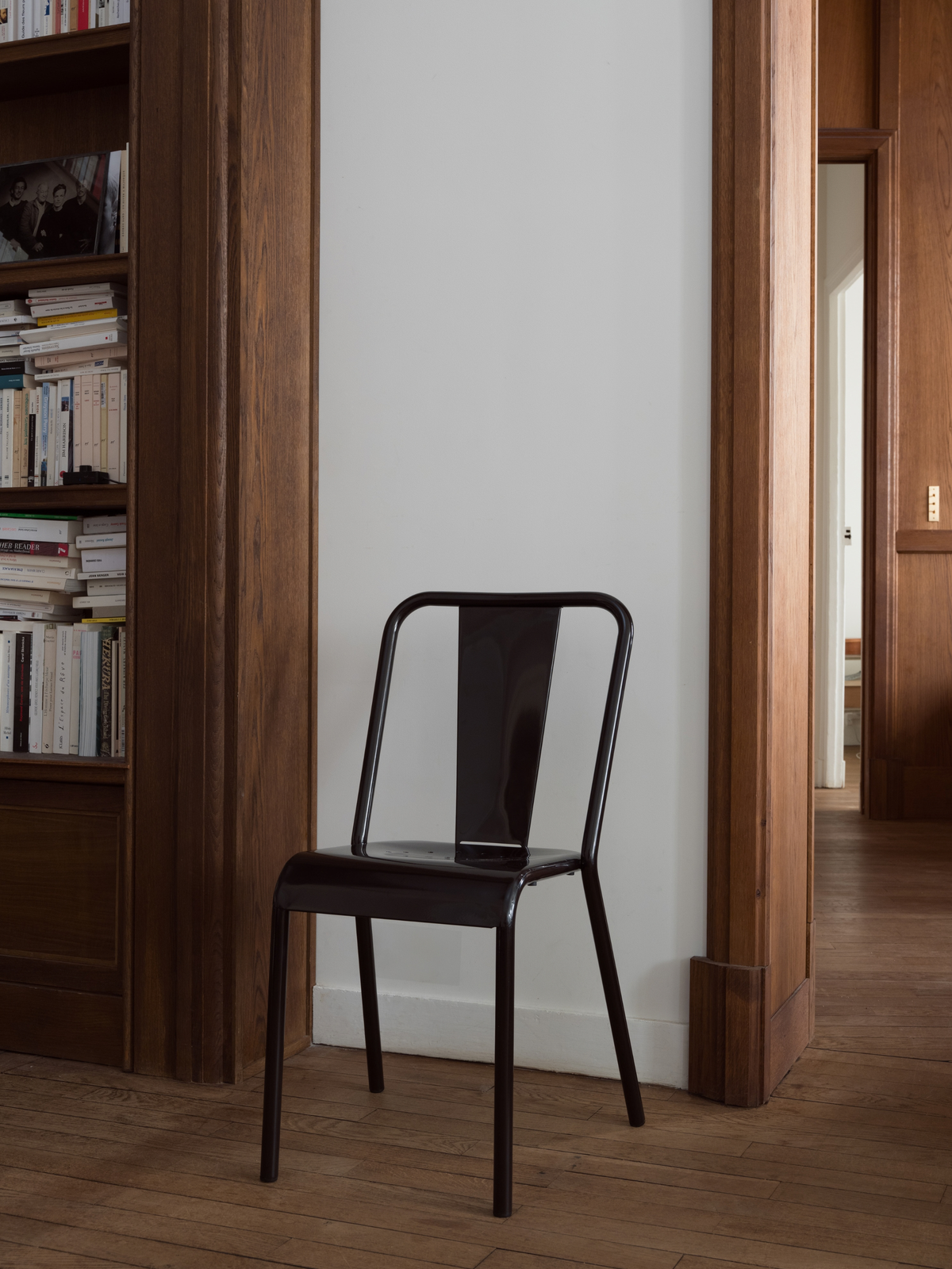 T37 Chair - Dark Black