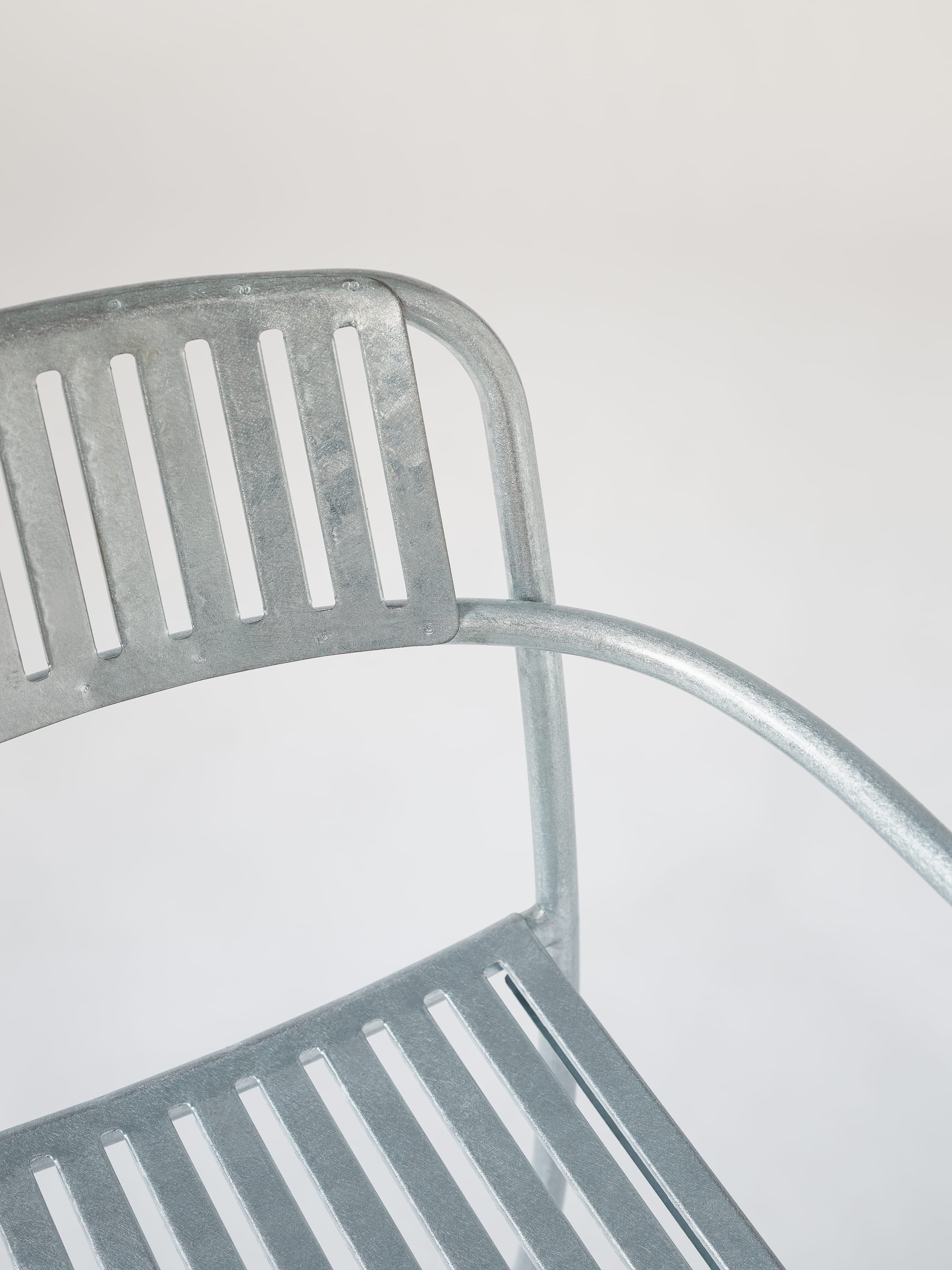 Patio lounge chair - Galvanized and varnished