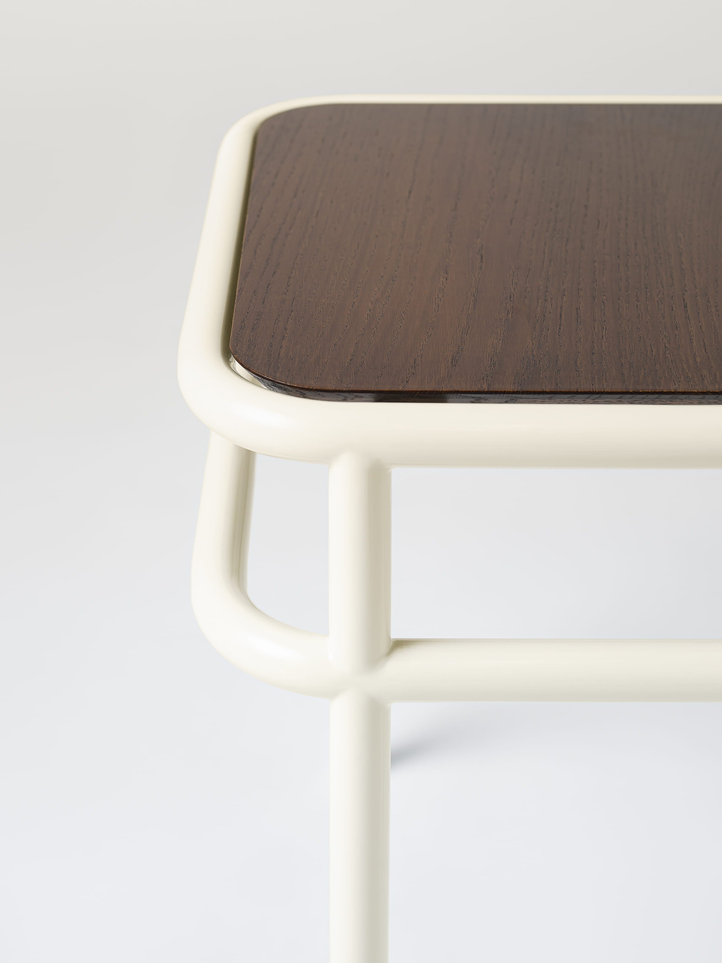 Table d'appoint UD / plateau chêne teinté noyer - Noir Foncé