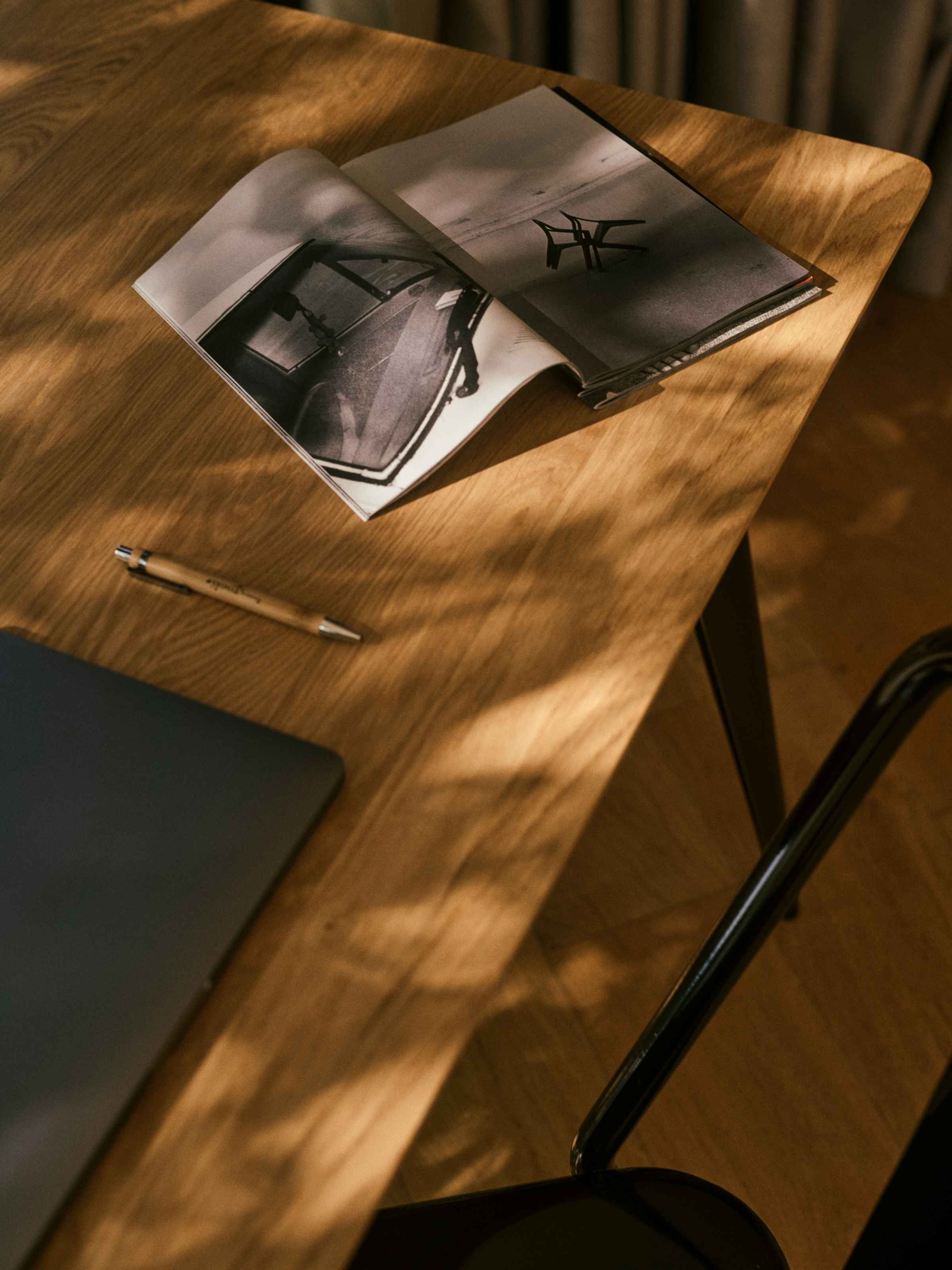 Table 55 140x80 / plateau chêne naturel - Noir Foncé