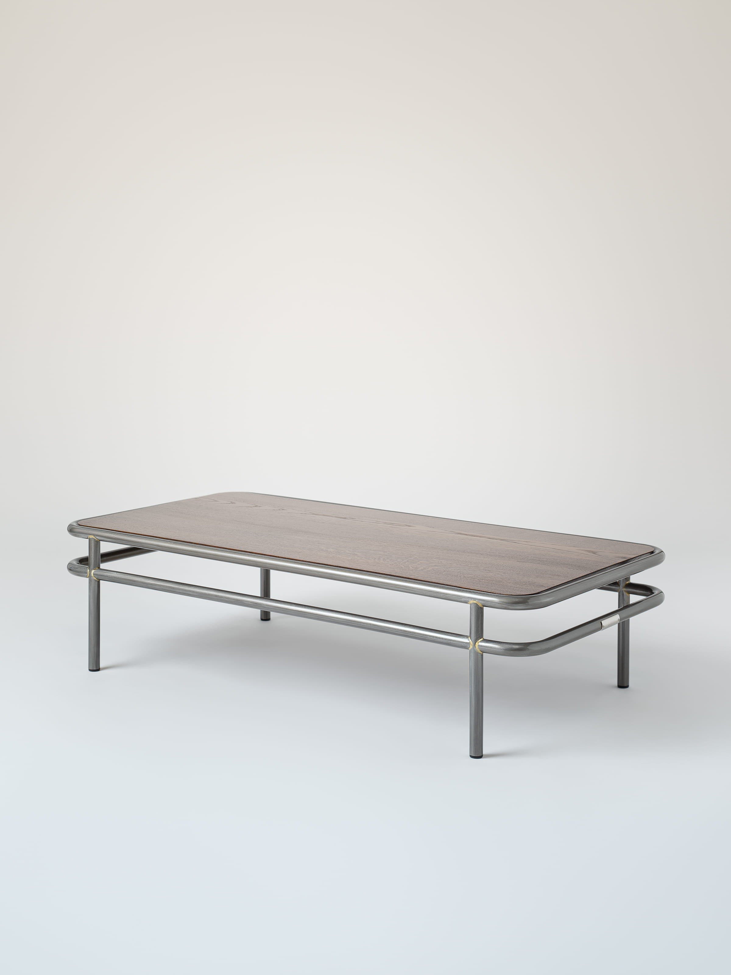 Table basse UD 120x60 / plateau chêne teinté noyer - Brut Verni